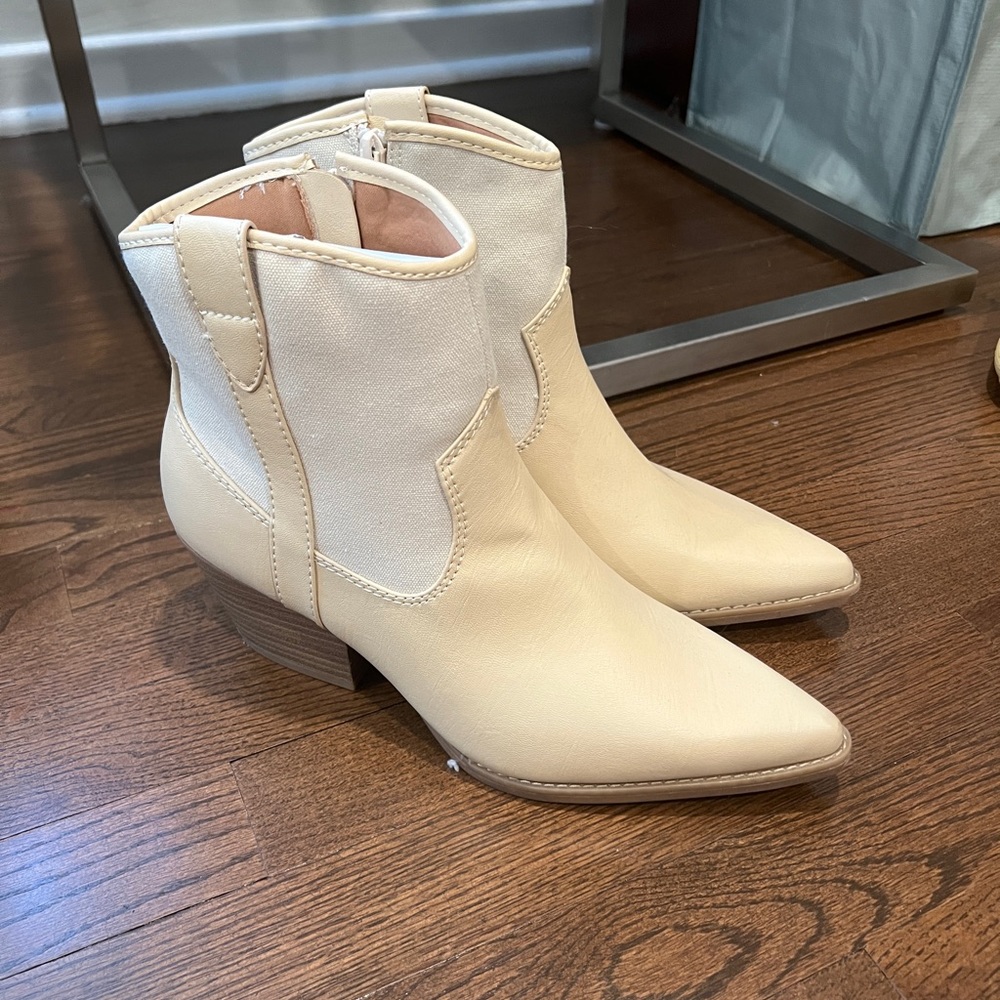 Universal Threads Booties